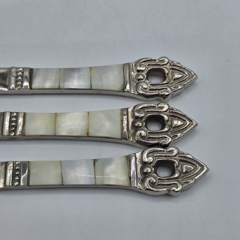 Bombay Baroque Pate Appetizer Set 3 Knives Mother of Pearl Shell Habdles